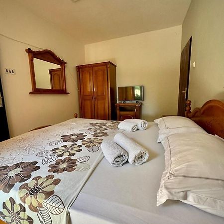 Отель Casa Family Улцинь Экстерьер фото