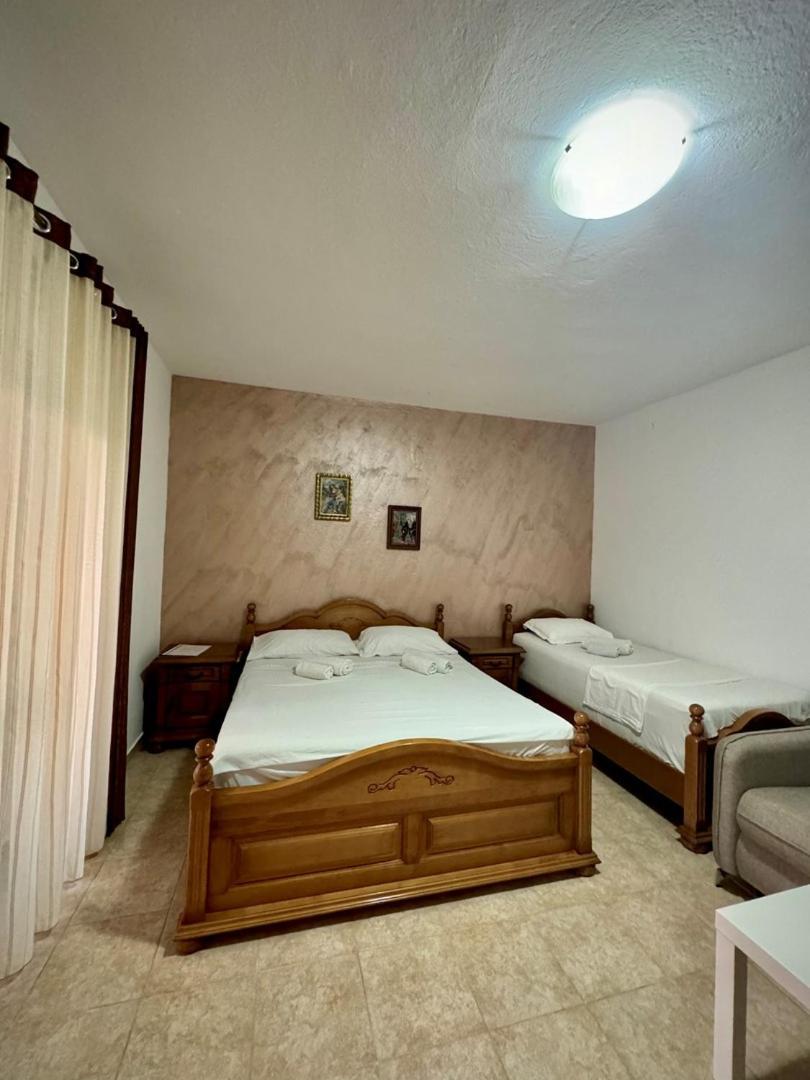 Отель Casa Family Улцинь Экстерьер фото